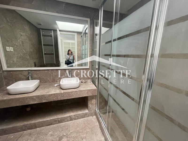 Villa vue sur mer S+5 avec piscine à Gammarth